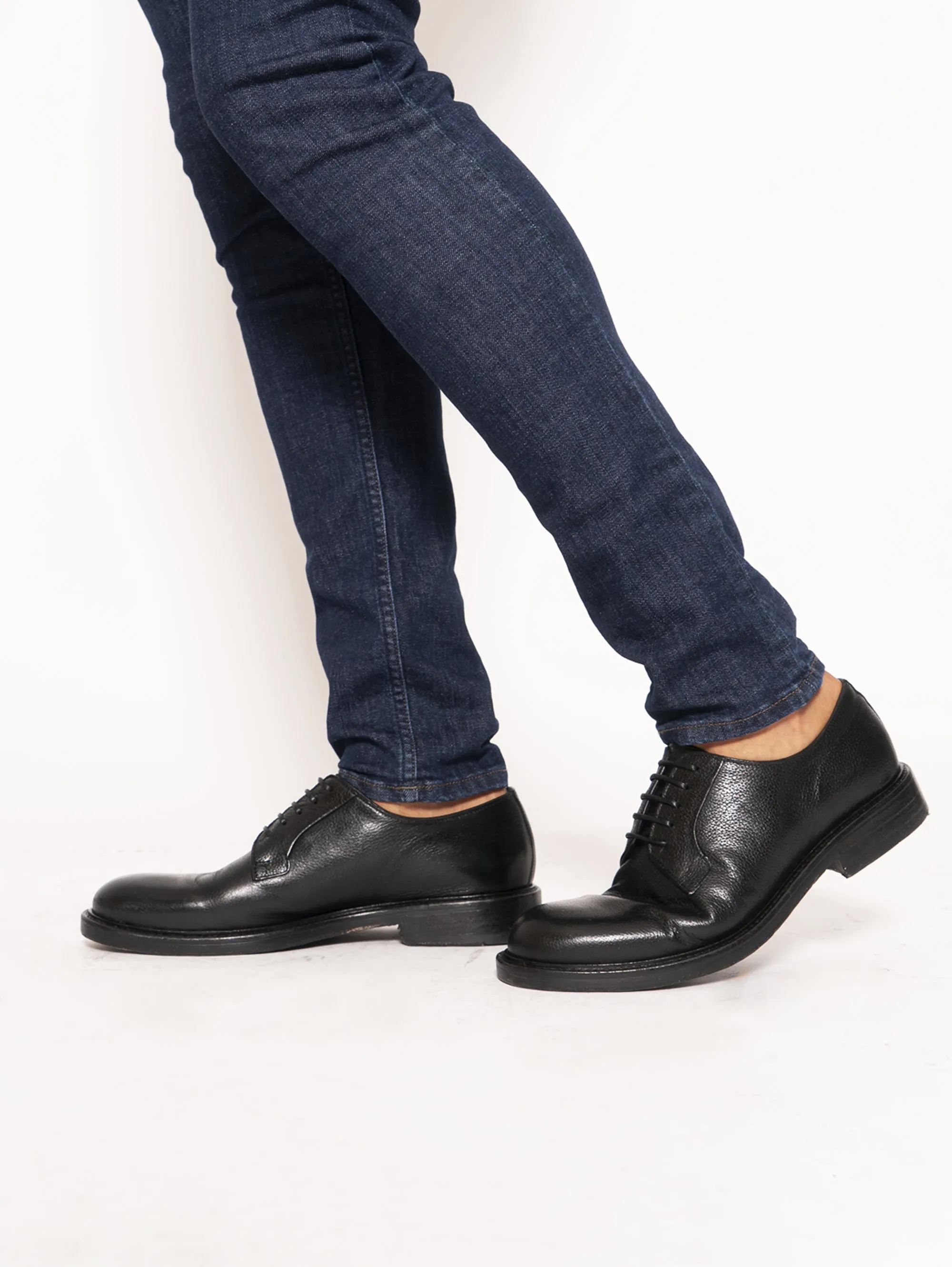 Derby Classica in Pelle Martellata Nero