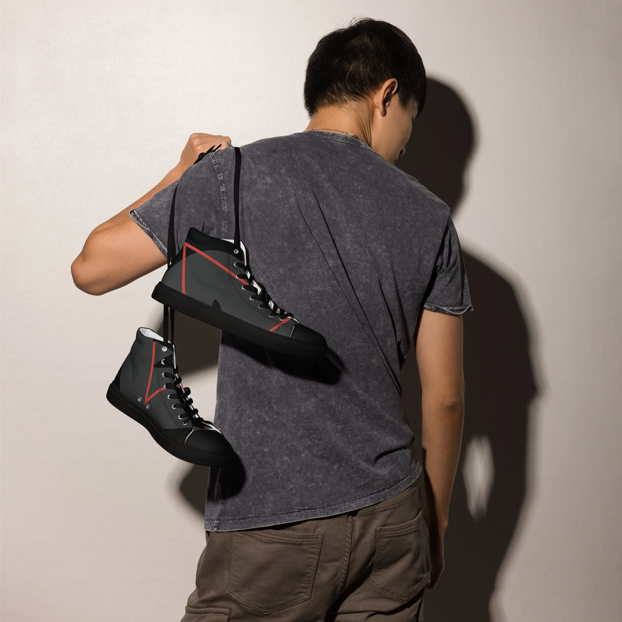 DREAM CHASER Men’s High Top Canvas Shoes