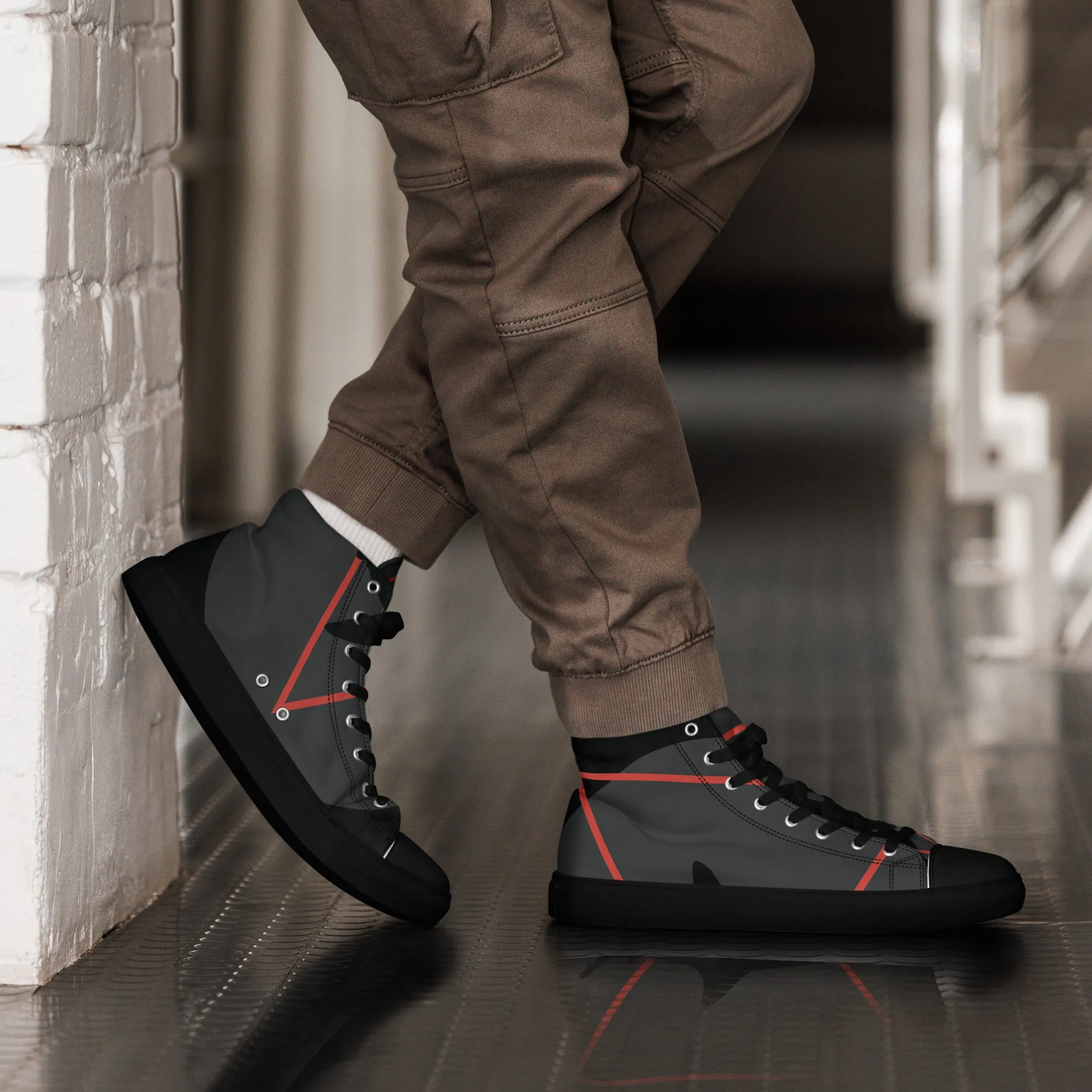 DREAM CHASER Men’s High Top Canvas Shoes