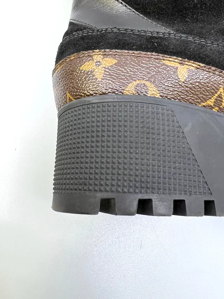 LOUIS VUITTON LAUREATE DESERT ANKLE BOOTS