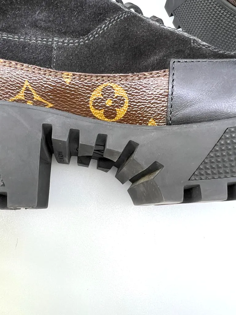 LOUIS VUITTON LAUREATE DESERT ANKLE BOOTS