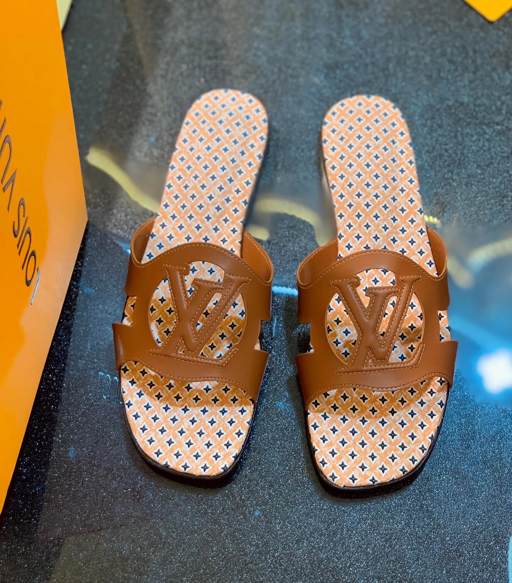 SE1138 LV Isola Flat Mule / Size5-11