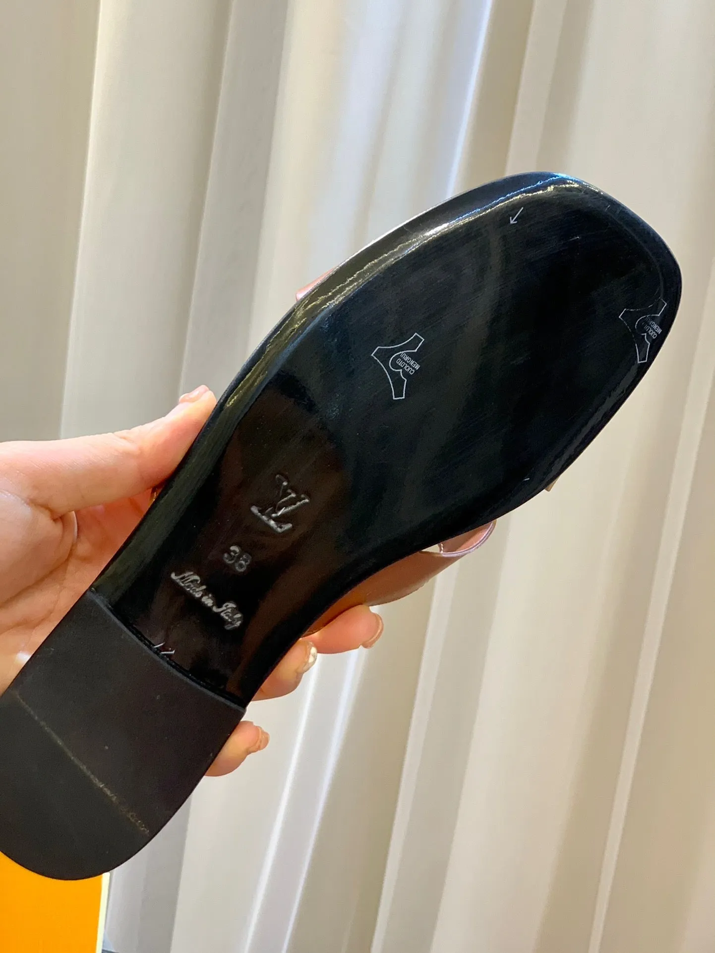 SE1138 LV Isola Flat Mule / Size5-11