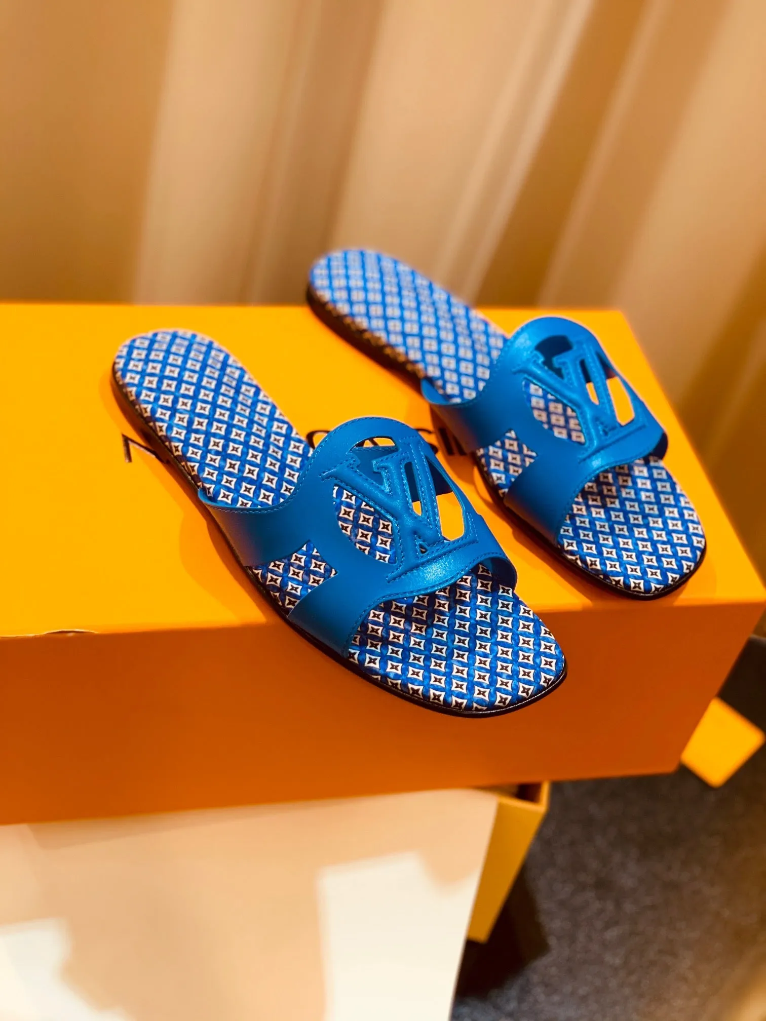 SE1138 LV Isola Flat Mule / Size5-11