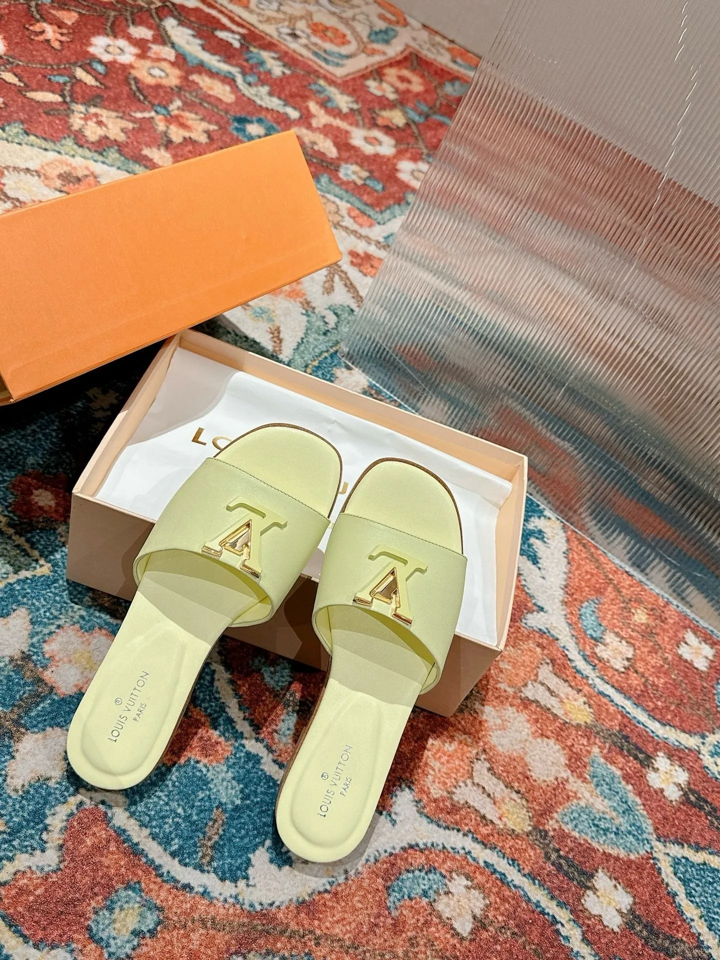 SE1424 LB Capri Flat Mule / Size5-10