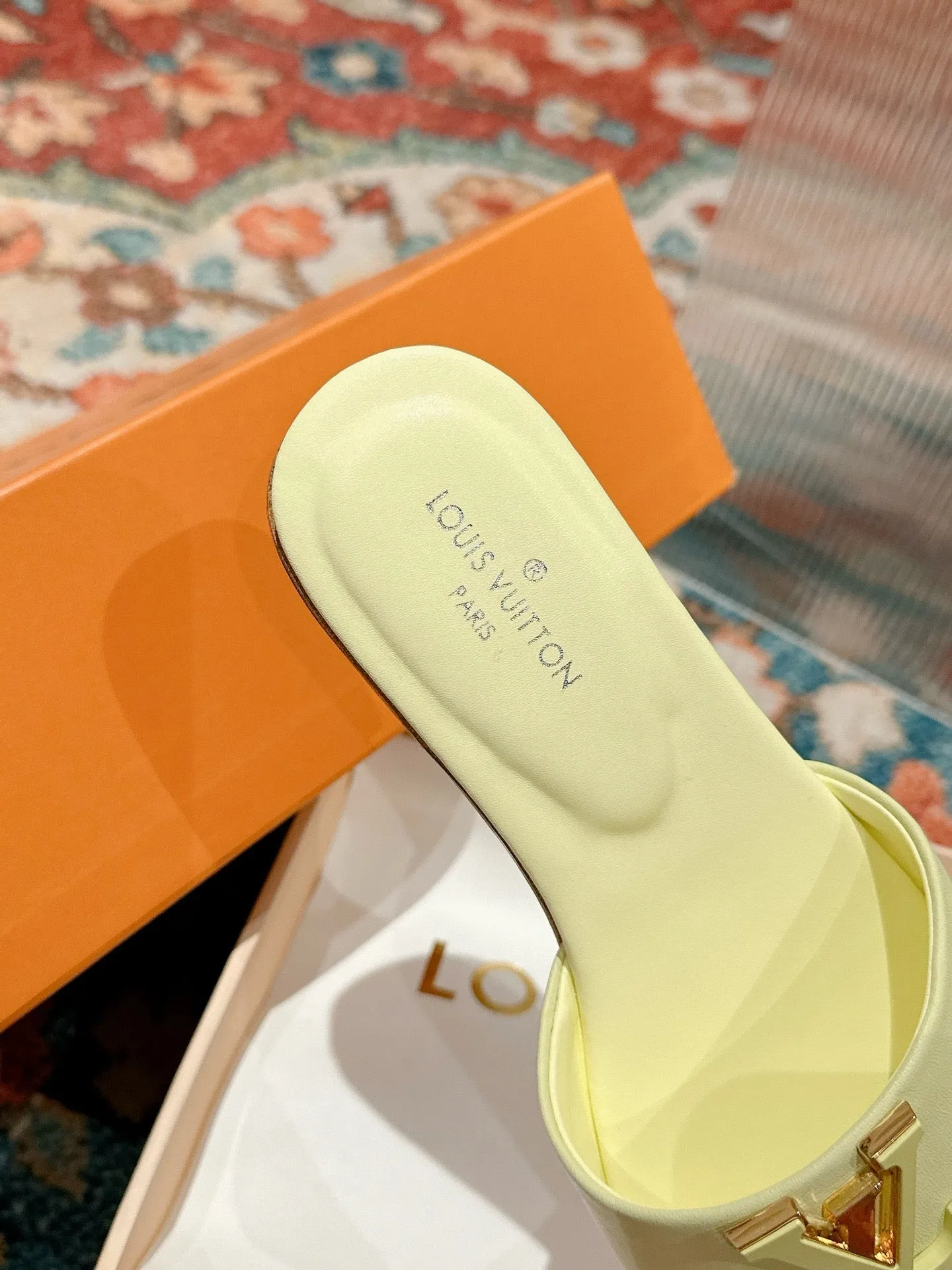 SE1424 LB Capri Flat Mule / Size5-10