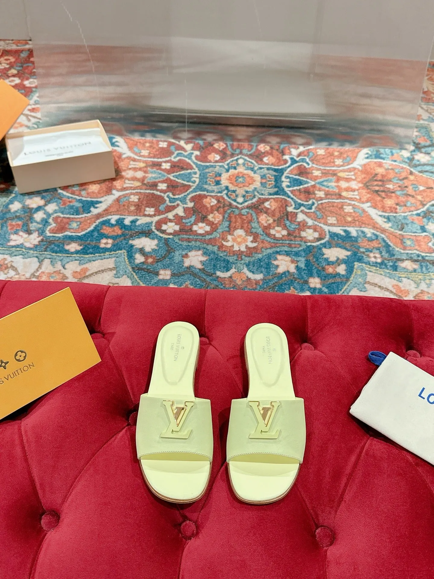 SE1424 LB Capri Flat Mule / Size5-10