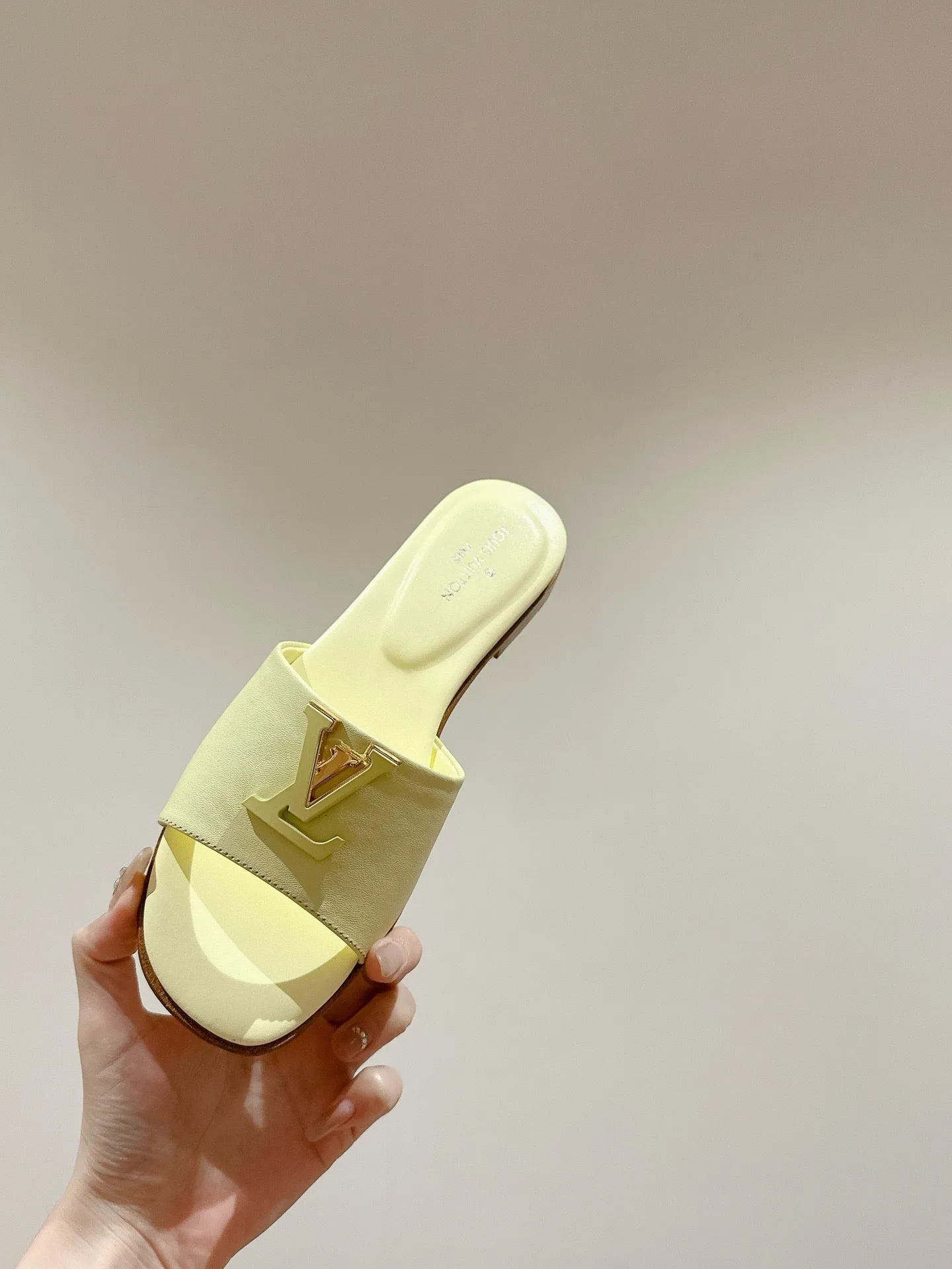 SE1424 LB Capri Flat Mule / Size5-10