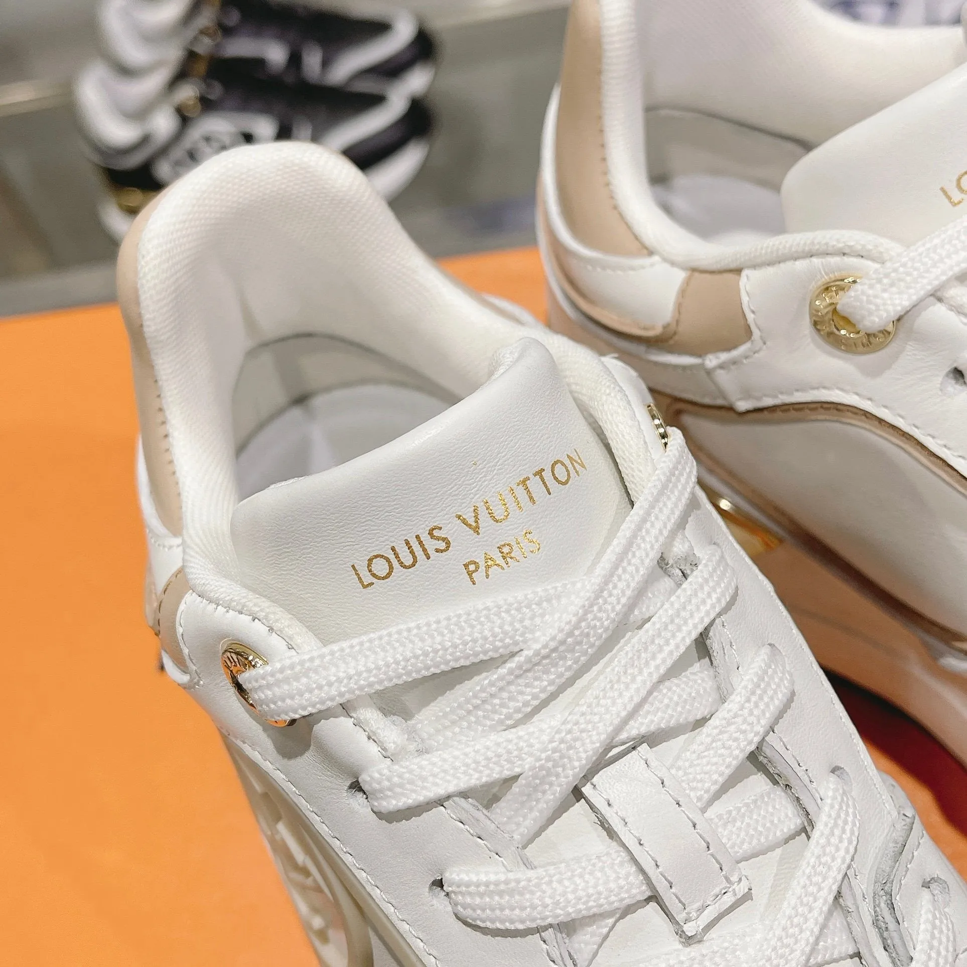SE1479 Run Away Sneaker / Size5-11